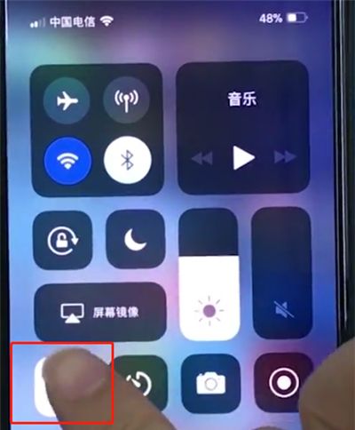 iphonexs中使用手电筒的详细方法截图